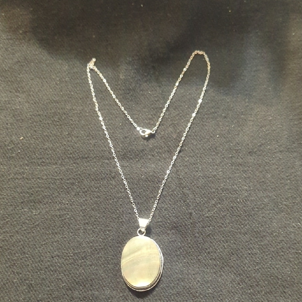 Silver Plated Grey Iridescent Abalone Shell Pendant Statement Necklace - Picture 3 of 6
